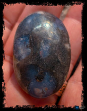 Load image into Gallery viewer, Blue Flower Agate Palm Stone