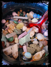 Load image into Gallery viewer, Sea Hag Crystal Scoop