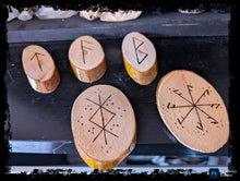 Load image into Gallery viewer, Wooden Rune Staves