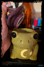 Load image into Gallery viewer, Apothecary Toad Oil Warmer
